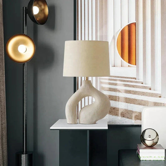 Moderne Skulpturale Tischlampe mit LED Licht | Freiya NUMENCE Table Lamp
